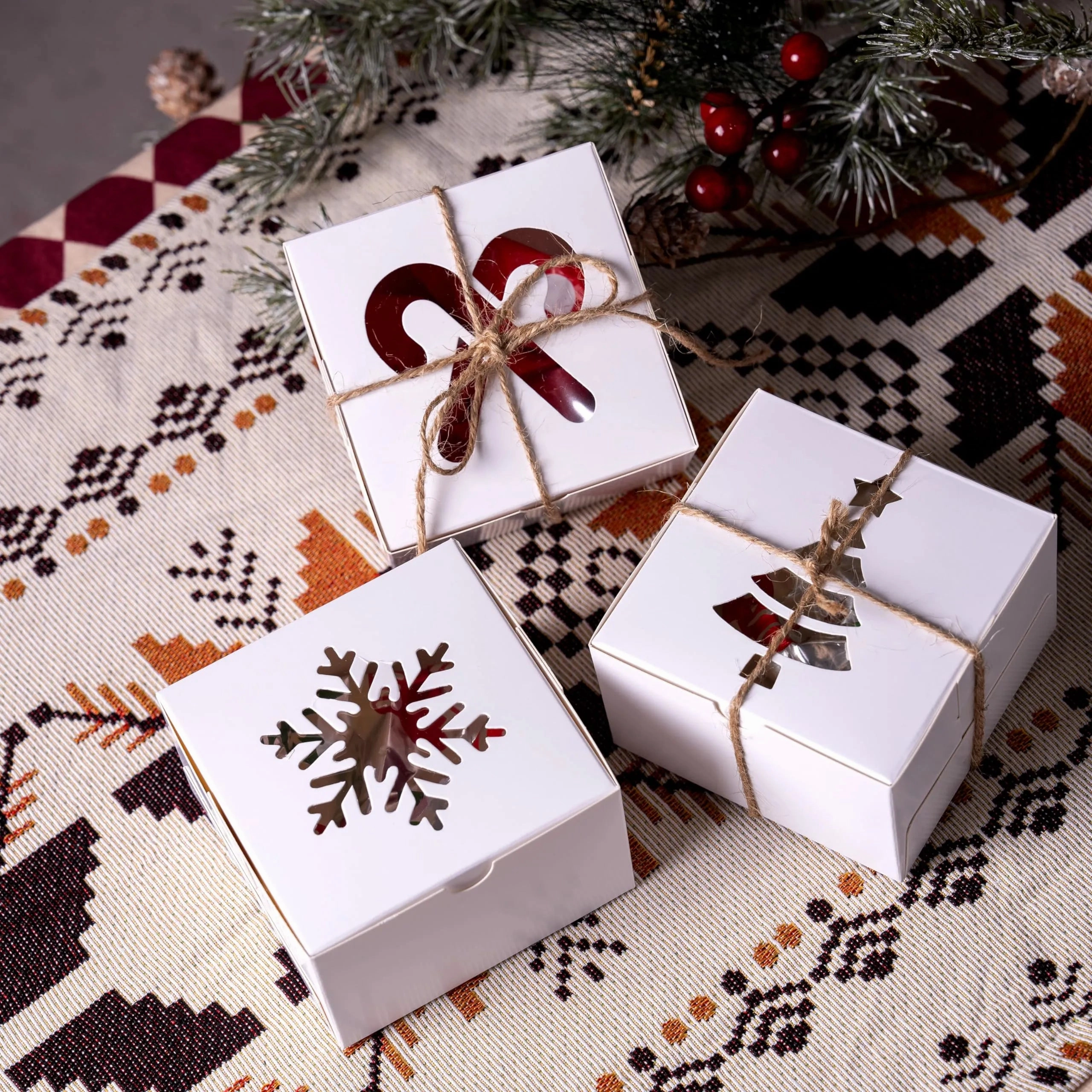 Enchanting Accents Haunted Accessories 36Pcs Christmas White Treat Bakery Boxes with Window 4in x 4in x 2.5in