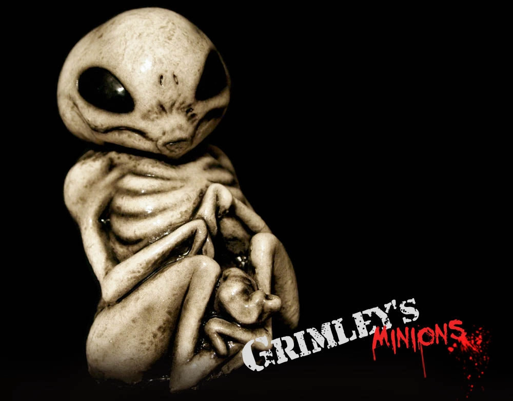 Wicked Ornaments Scary Props Alien/Cthulthu Embryo Specimen