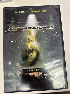 Fantastic Props Creepy Displays USED - Alien Raiders DVD