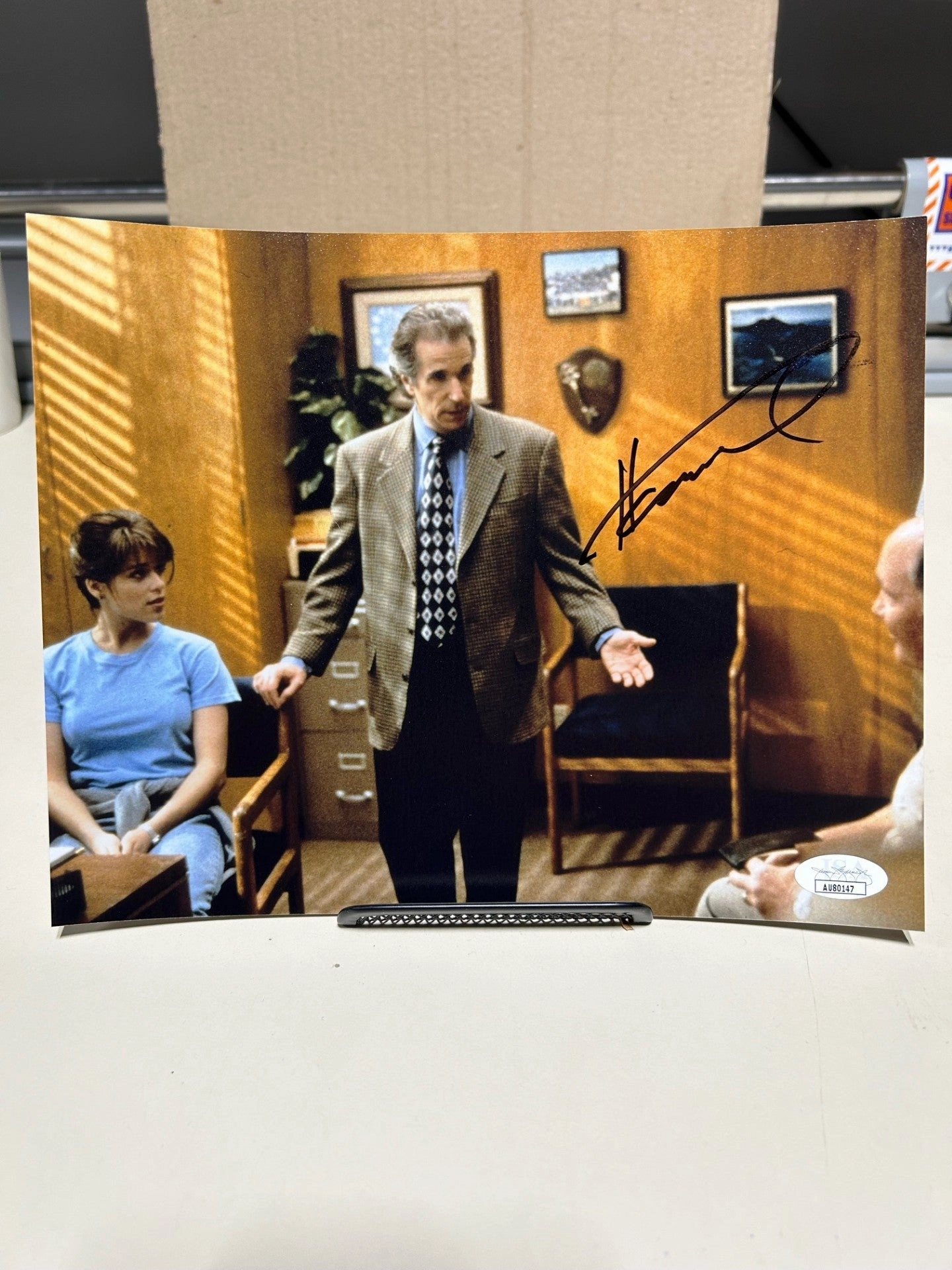 Playful Party Ghostly Crafts Henry Winkler Autographed Scream 8x10 - Version 2