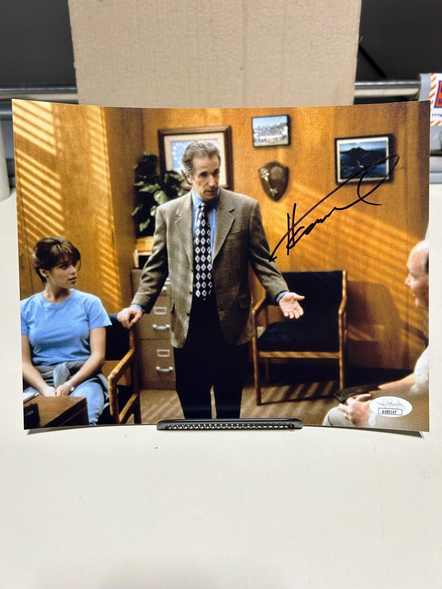 Spooky Displays Henry Winkler Autographed Scream 8x10 - Version 2